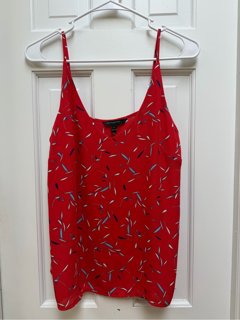 Banana Republic Red Printed Spaghetti-Strap V-Neck Cami